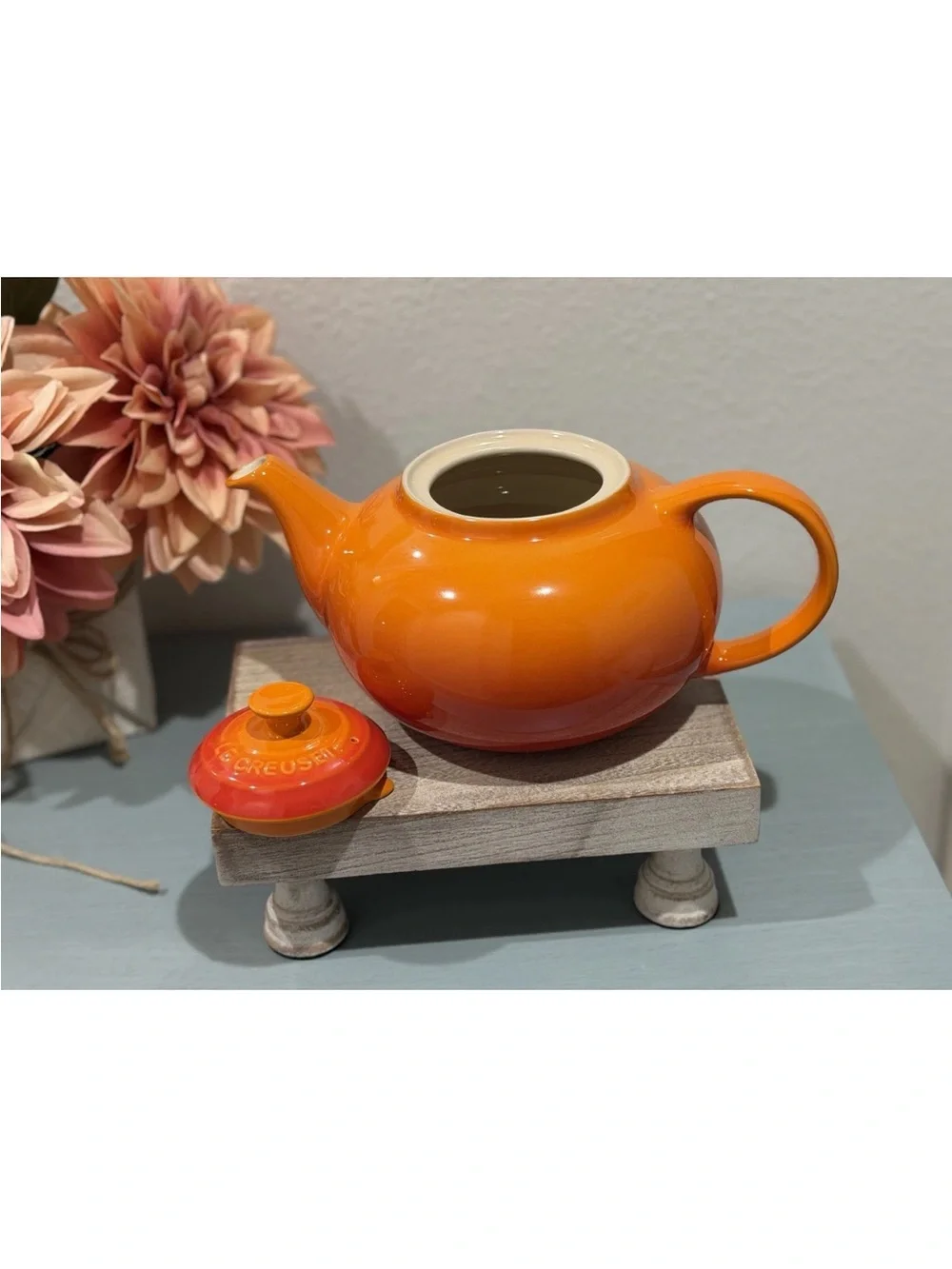 Le Creuset Flame 1.3L Classic Teapot & 2x400ml Cappuccino Mugs Seconds- NEW